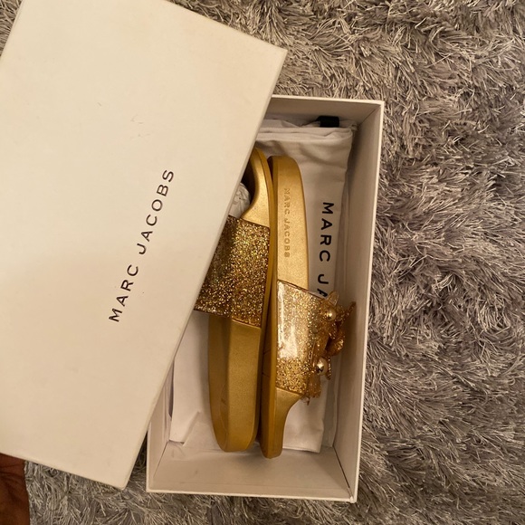 ..MARC JACOBS SLIDES..GOLD - Picture 3 of 5